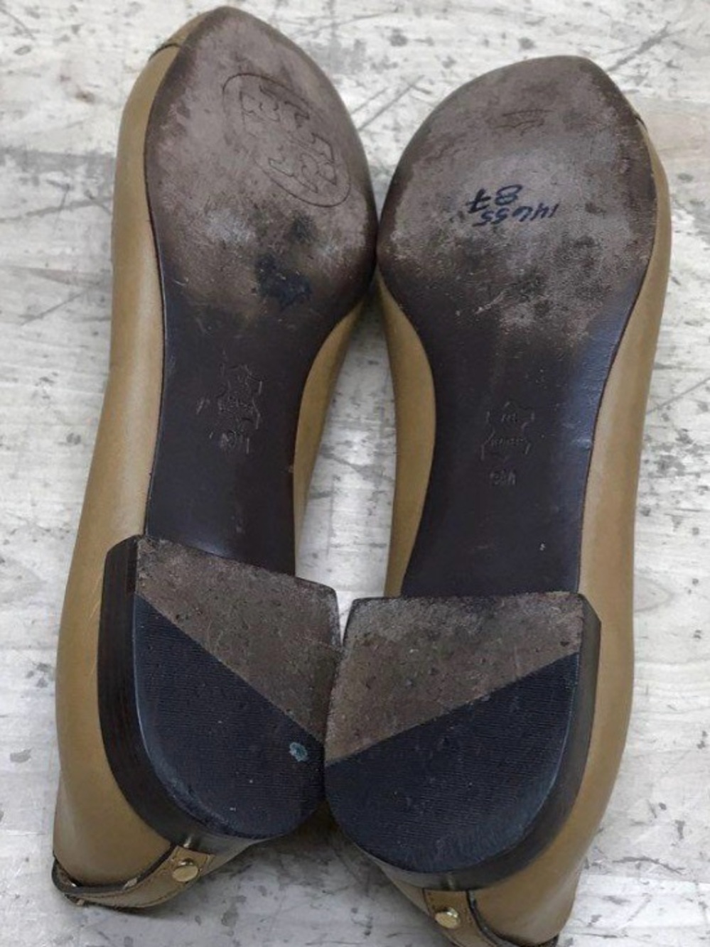 🛑 1 hour sale. Tory Burch Tan Leather Ballet Flats with Gold Buckle 9 - Picture 5 of 10